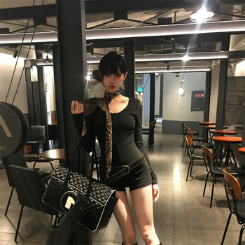 Poliészter sál leopárd- és rózsás mintával, Jacquard szövés, általános hosszúság, 2025 nyári kiadás