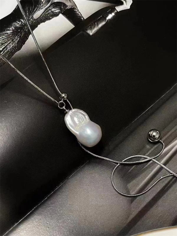 Garā kaklarota džemperim ar lielu pērlīšu kulonu, čūskveida ķēde, ģeometriskais stils, rūtainais raksts, 51–80 cm