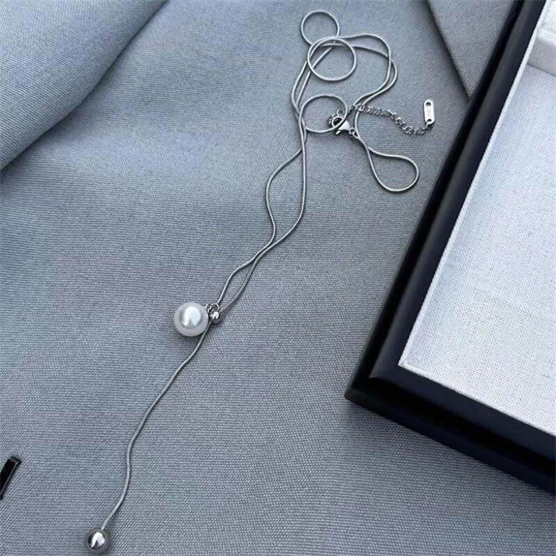 Garā kaklarota džemperim ar lielu pērlīšu kulonu, čūskveida ķēde, ģeometriskais stils, rūtainais raksts, 51–80 cm