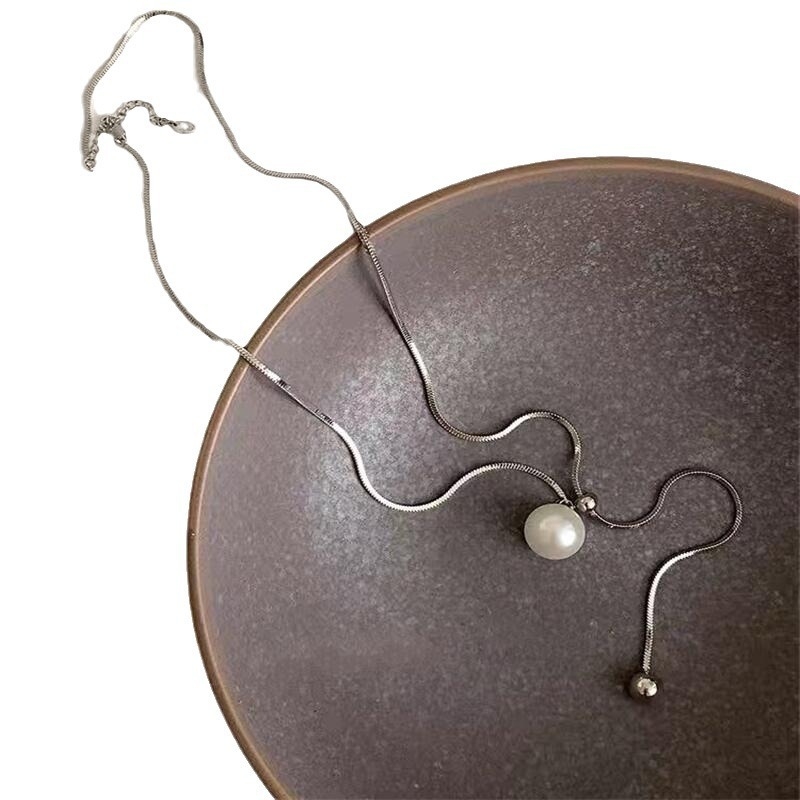 Garā kaklarota džemperim ar lielu pērlīšu kulonu, čūskveida ķēde, ģeometriskais stils, rūtainais raksts, 51–80 cm