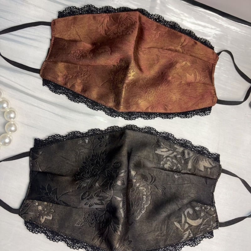 Apsauginė veido skraiste su kaklo šaliku, nėrinių audinys, nailonas ir poliesteris, pusiau dengta, 2024 m. pavasaris