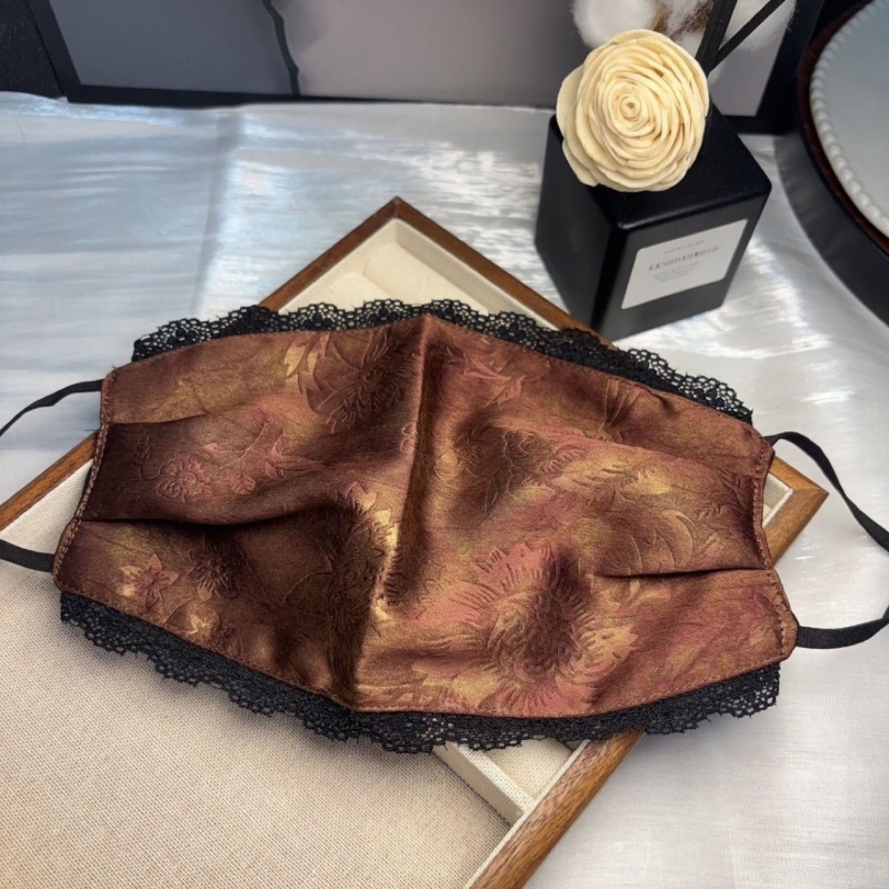 Apsauginė veido skraiste su kaklo šaliku, nėrinių audinys, nailonas ir poliesteris, pusiau dengta, 2024 m. pavasaris