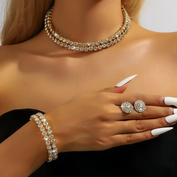 Trodjelni set nakita: naušnice, ogrlica i narukvica; legura; elektroplatinga; rhinestone kristali; obični lanac