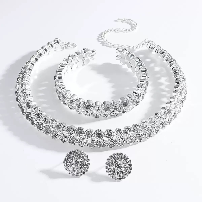 Trodjelni set nakita: naušnice, ogrlica i narukvica; legura; elektroplatinga; rhinestone kristali; obični lanac