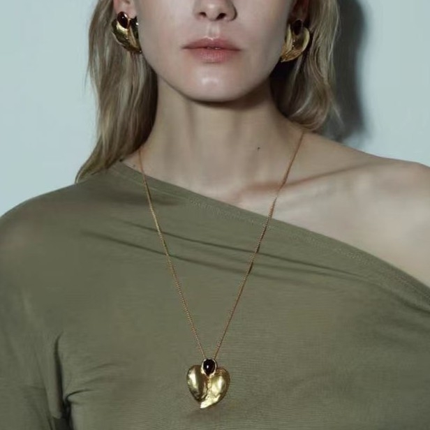 Ogrlica sa srcem od mesinga, premaz 18k zlatom i tigrovim okom, običan lanac, vintage stil