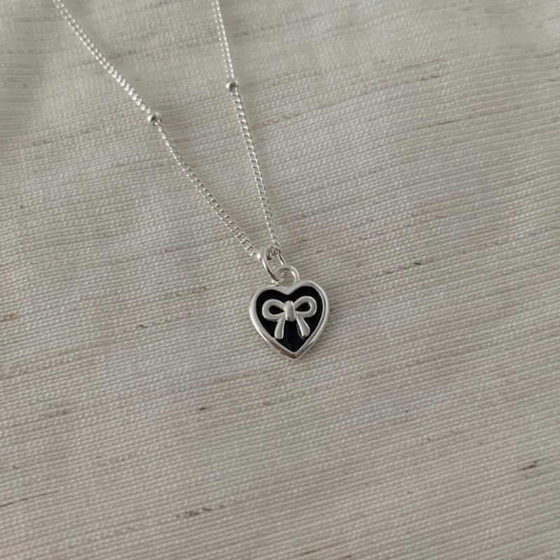 Set colier și cercei din argint S925, pandant inimă și nod bow, placare electroplată, lungime lanț 41–50 cm, greutate 2,3 g