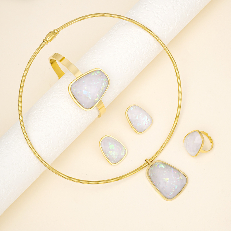 Set de bijuterii din oțel inoxidabil cu pandant din titan, lanț șarpe, placare electrolitică — cercei, colier și brățară