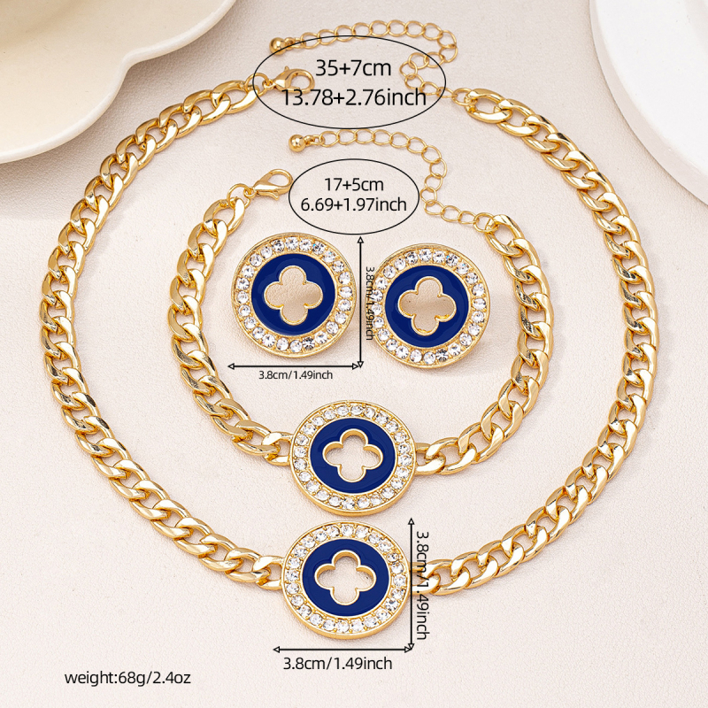 Set de bijuterii format din colier, brățară și cercei cu trifoi geometric gol și accente de diamant; pandant din aliaj; placare electroplată; lungime reglabilă 51–80 cm; lanț obișnuit