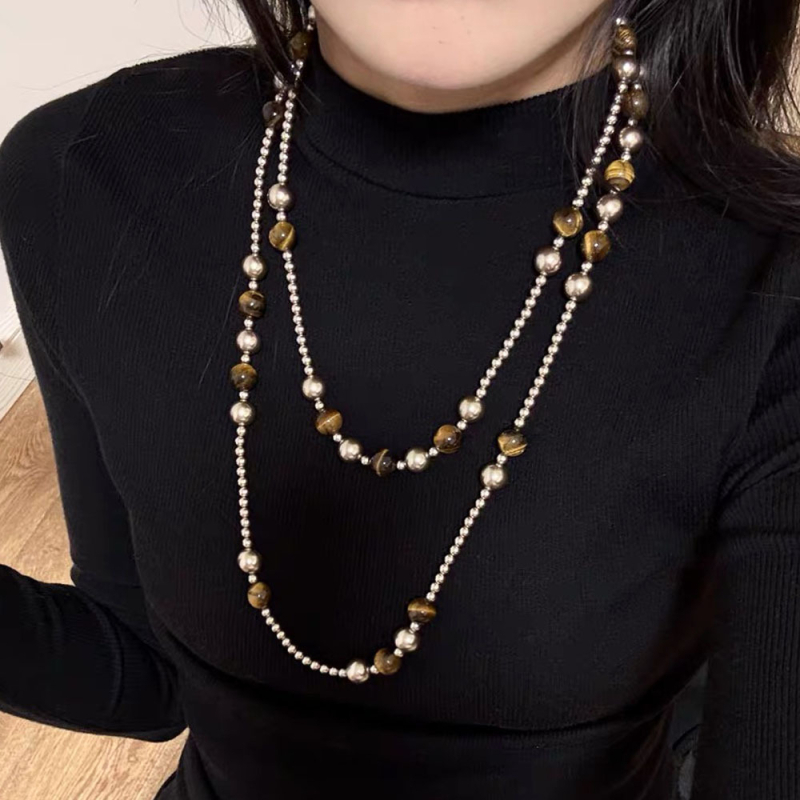 Colier cu ochi de tigru cu mărgele – lux ușor, modă de nișă pentru claviculă, accesoriu personalizat și versatil, cu un aer de design nișat (perle artificiale; stil IN; electroplating; colier lung pentru pulover; iarnă 2025)