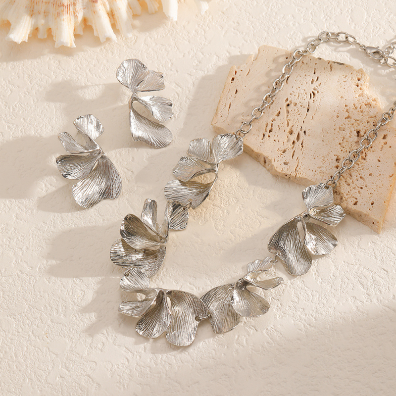 Σετ κολιέ και σκουλαρίκια από κράμα ψευδαργύρου με φλοραλ σχέδιο, ηλεκτροπλατινωμένη επιφάνεια, κανονική αλυσίδα