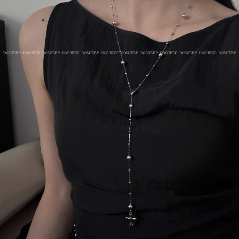 Colier, choker handmade cu perle, pandantiv din oțel de titan, design multistrat cu lanț cu bile
