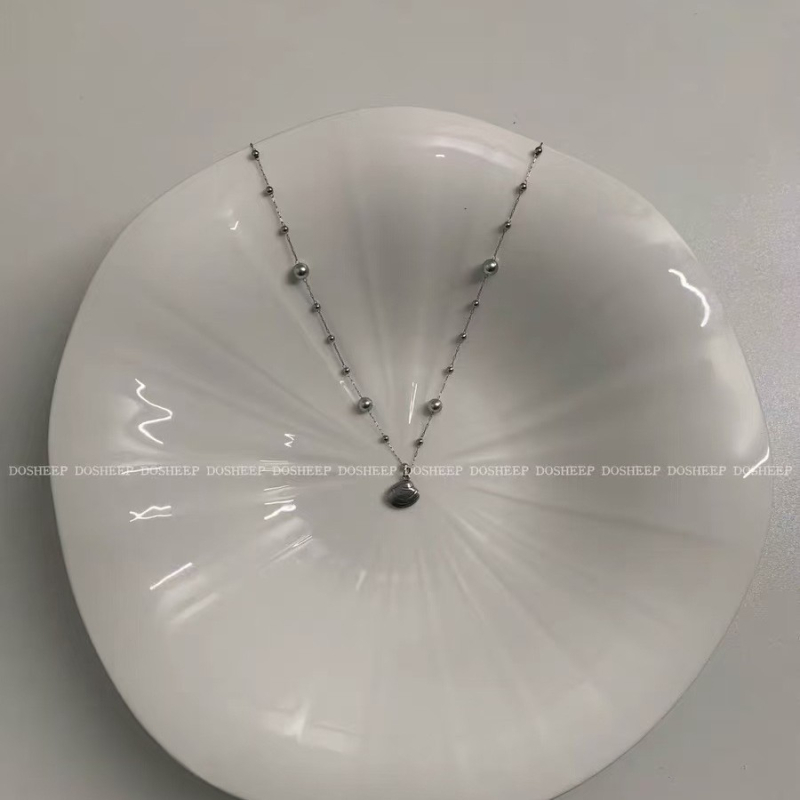 Colier, choker handmade cu perle, pandantiv din oțel de titan, design multistrat cu lanț cu bile