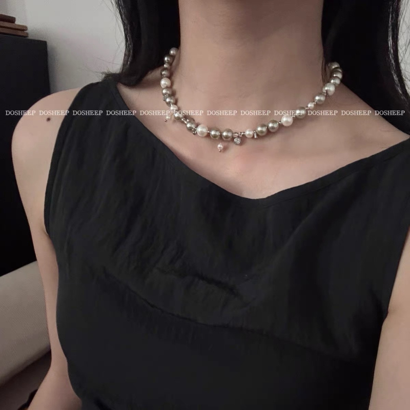Colier, choker handmade cu perle, pandantiv din oțel de titan, design multistrat cu lanț cu bile