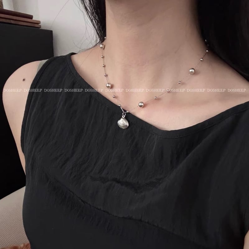 Colier, choker handmade cu perle, pandantiv din oțel de titan, design multistrat cu lanț cu bile