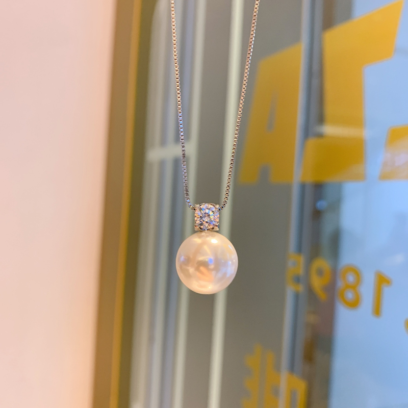 Gyöngy ékszerszett: nyaklánc medállal és fülbevalóval, doboz lánccal, divatos mindennapi stílus