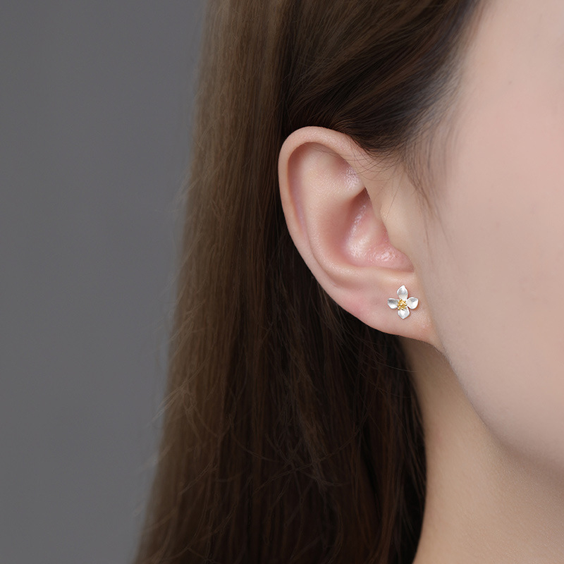 Colier cu design original, floare, argint S999 pur, placare electrolitică