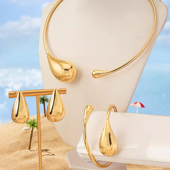 Set de bijuterii: cercei, colier și brățară; material: aliaj; lanț Twist; material pandantiv: aliaj; model: pisicuță Snoopy/persoanaj animat