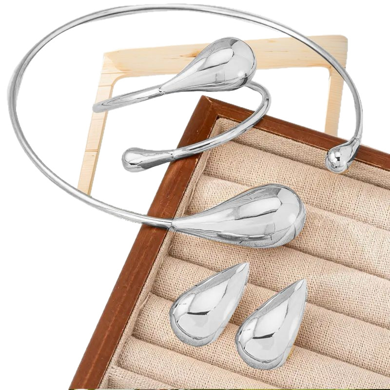 Set de bijuterii: cercei, colier și brățară; material: aliaj; lanț Twist; material pandantiv: aliaj; model: pisicuță Snoopy/persoanaj animat