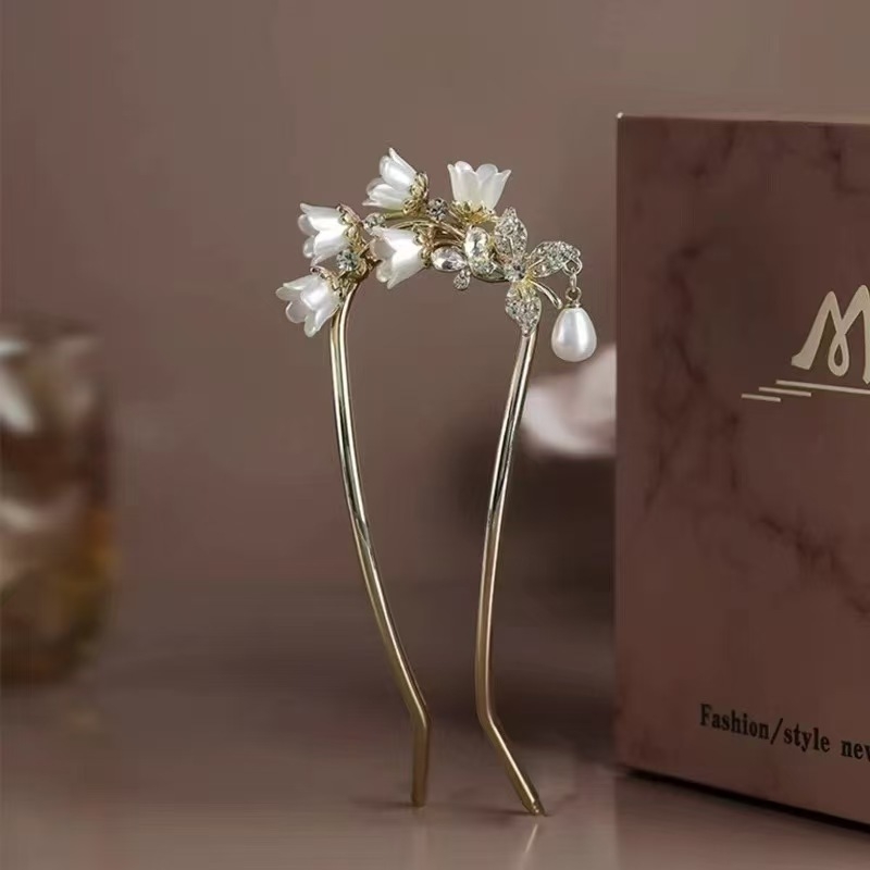 U-alakú hajcsat bojtokkal és gyöngyökkel – kézzel készített fém hajdísz, édes stílus Hanfu és Cheongsam updoshoz (2025 nyár)