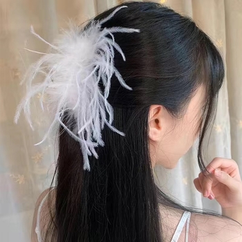 Plaukų segtukas iš stručių plunksnų, su priveržimo mechanizmu (Gripper), vaikų/korejiečių stilius, Žiema 2024