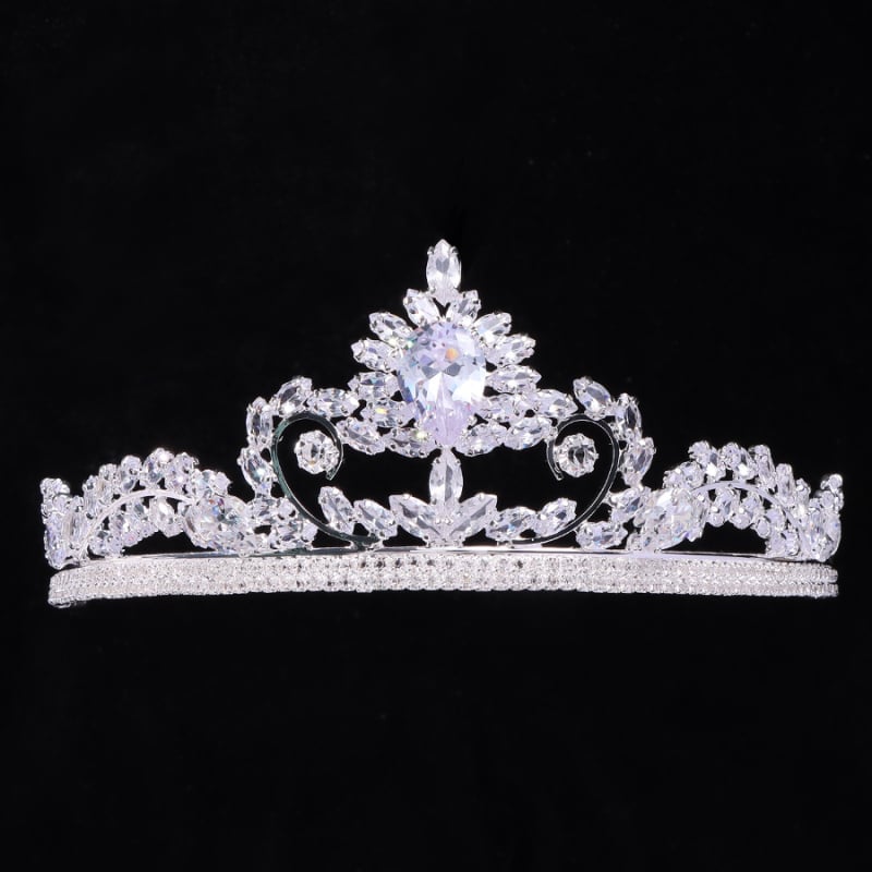 Esküvői cirkón korona – kristály anyag, K9 tisztaság, modell: korona, felületkezelés: cirkónium, fejfedő