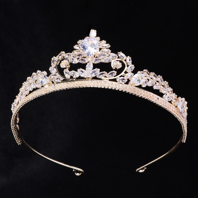 Esküvői cirkón korona – kristály anyag, K9 tisztaság, modell: korona, felületkezelés: cirkónium, fejfedő