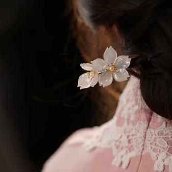 Hajcsat – retro fa hajtű virággal, virágos díszítés, önálló csomagolás, 2023 tavasz kiadás