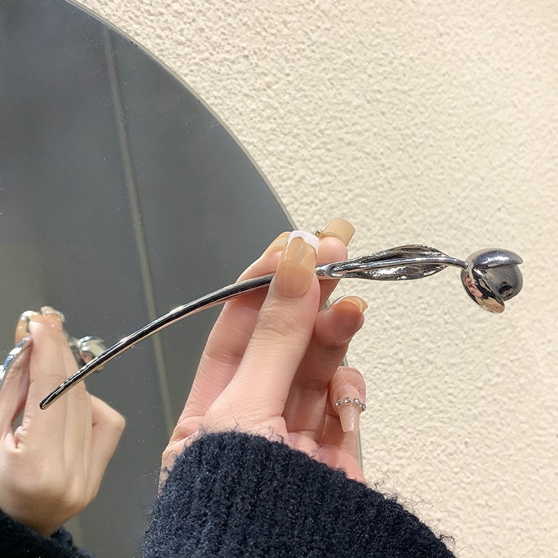 Agrafă de păr cu design de lalea — lucrată manual, din metal, placare electroplatină