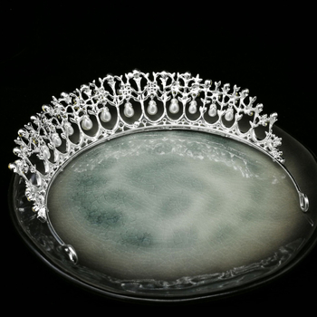 Menyasszonyi diadém, ötvözet, gyöngyökkel és kristályokkal, virágos stílus, fejfedő