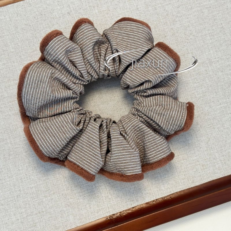 Scrunchie za kosu, korejski stil, velur, ručna izrada, poliester, visoka elastičnost, jesenska kolekcija 2025