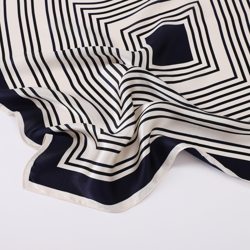 Копринен квадратен шал с plain crepe satin, plain weave, Su silk, ZS5306, пролет 2025