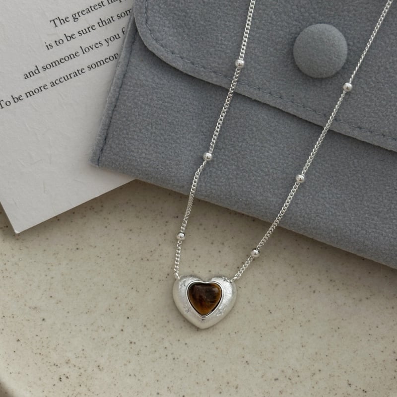 Set colier și cercei din argint 925 cu piatră ochi de tigru, motiv inimă, lanț simplu