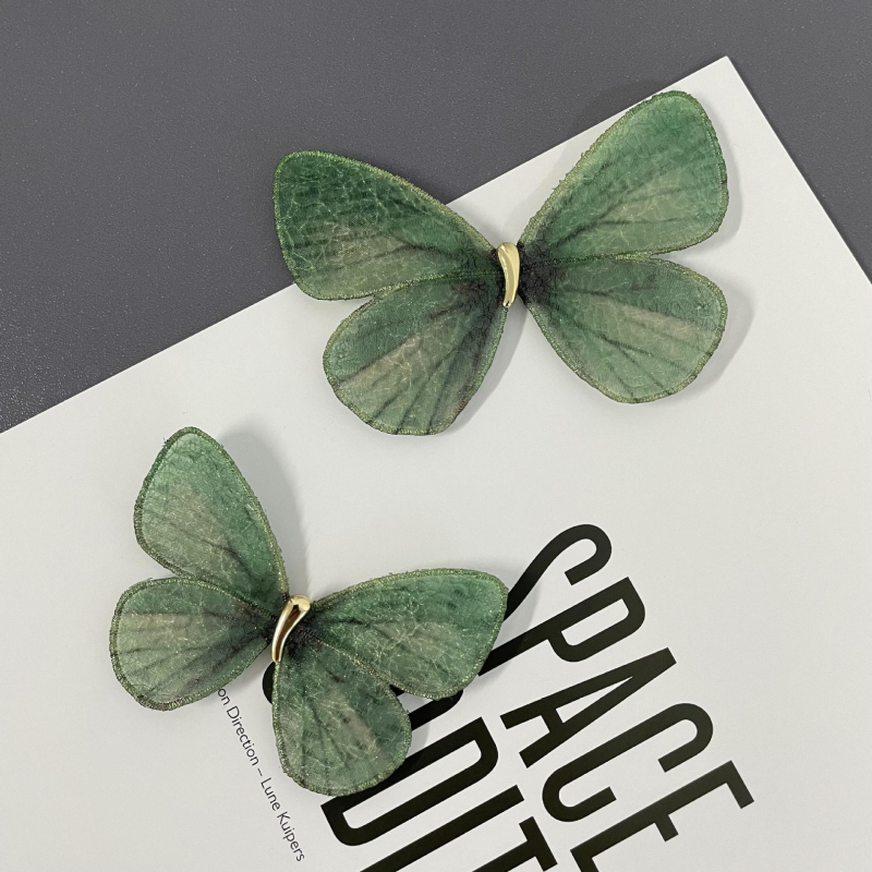 Flower Bridge rankų darbo siuvinėtas plaukų aksesuaras su drugelio motyvu, audinys, natūralus stilius