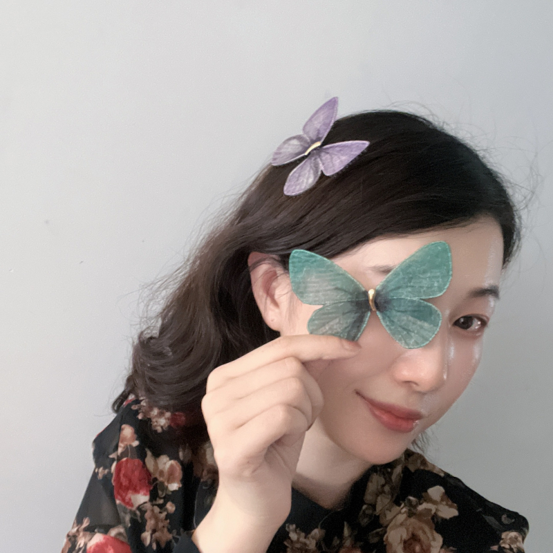 Flower Bridge rankų darbo siuvinėtas plaukų aksesuaras su drugelio motyvu, audinys, natūralus stilius