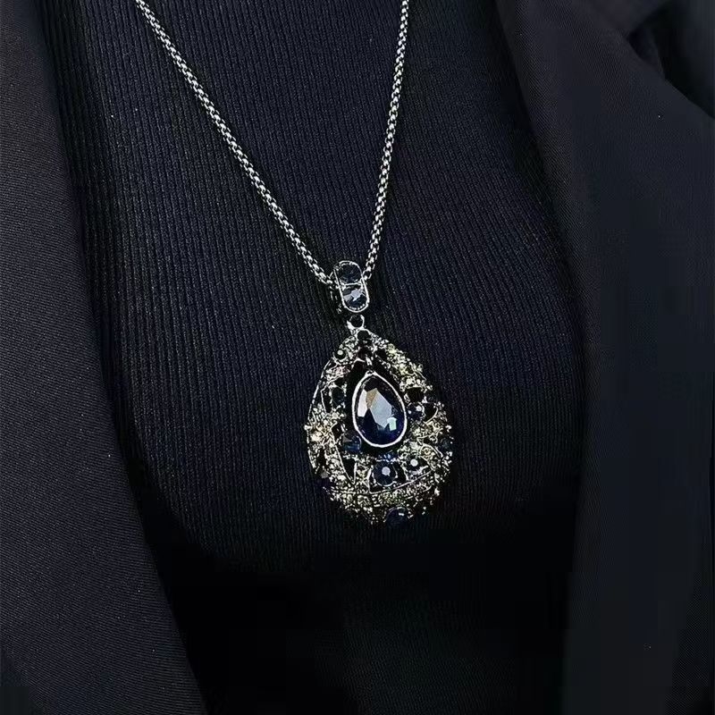 Ilga kaklo grandinė su lašinio formos pakabuku, gyvatės grandine, lydinys, ilgis 81 cm+