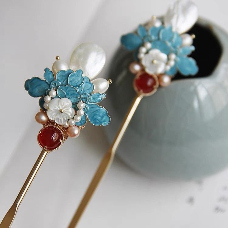 Hajatű ötvözetből cloisonné emállel – pivónia motívummal, eredeti design, fejfedő hagyományos kínai stílusban, Shi Nuoyi, 2021 nyár