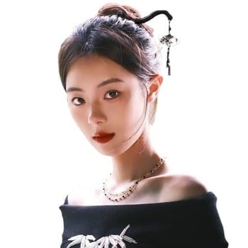 Hajcsat — retro stílusú, ébenfa hajtű bambuszleveles, fan-alakú dizájn és kagylómedál díszítés, 2024 ősz