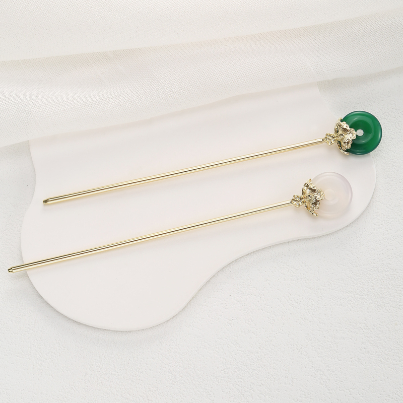 Guofeng spona do vlasov s motívom Plum Blossom a Ping An - meďové telo, biely achát, imitácia zlata 14K