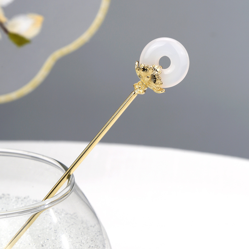 Guofeng spona do vlasov s motívom Plum Blossom a Ping An - meďové telo, biely achát, imitácia zlata 14K