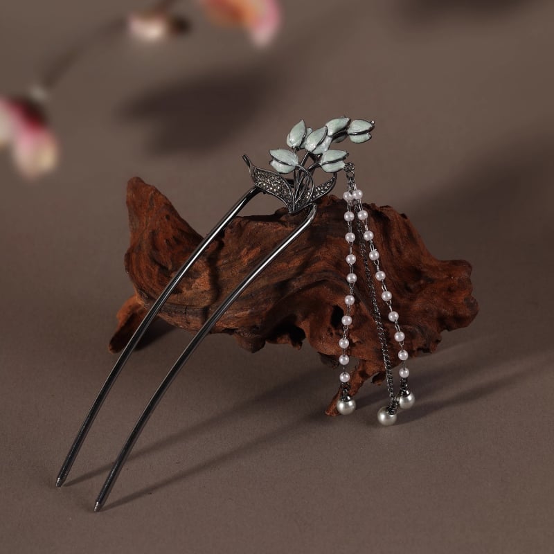 Kínai stílusú U-formájú hajtű gyöngyökkel — Anyag: ötvözet; Stílus: kínai; Forma: U; Feldolgozás: elektroplakálás; Megjelenés: 2025 ősz