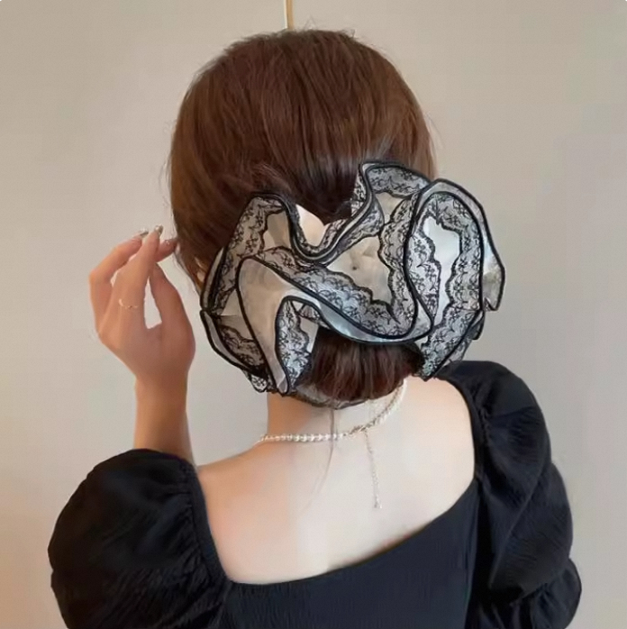 Gumica za kosu u dvorcu stilu s čipkom i satenskom tkaninom, ručna izrada, visoka elastičnost, proljeće 2025