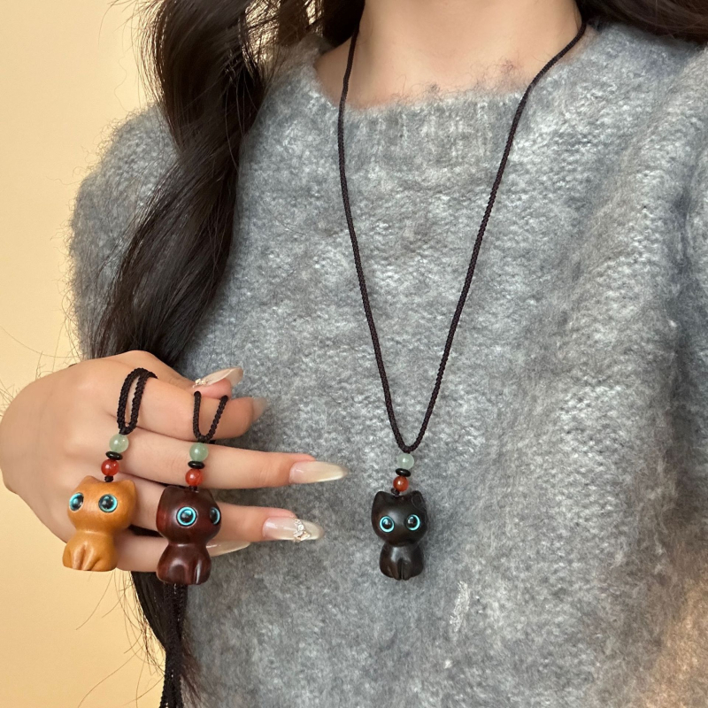 Етно стил колие с подвеска късметлива котка, ръчна изработка, подвеска от дървена смола, обикновена верига