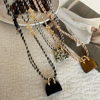 Nyaklánc: természetes tigrisszem kő, kerek gyöngyök és bojt függő, geometriás dizájn, zsinórlánc, 61–70 cm hosszúság