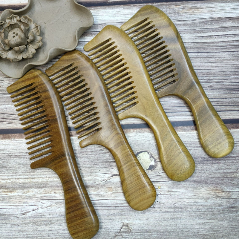 Drveni češalj za kosu, materijal: sandalwood/rosewood, polirani završetak, uzorak pejzažnih cvjetova