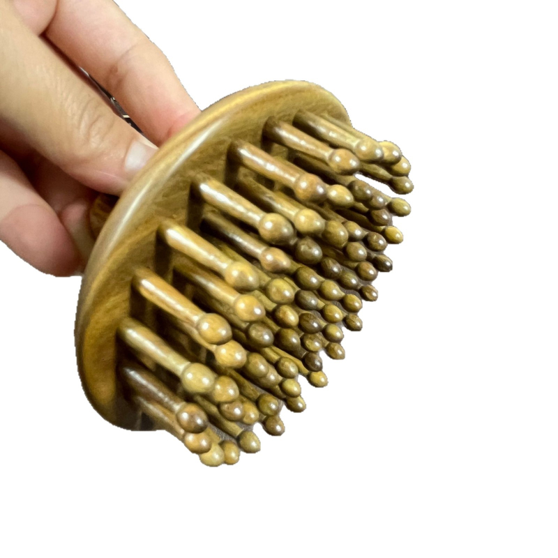 Ξύλινη χτένα από σανδαλόξυλο με παχύτερα δόντια για περιποίηση μαλλιών και μασάζ τριχωτού κεφαλής — σετ δώρου