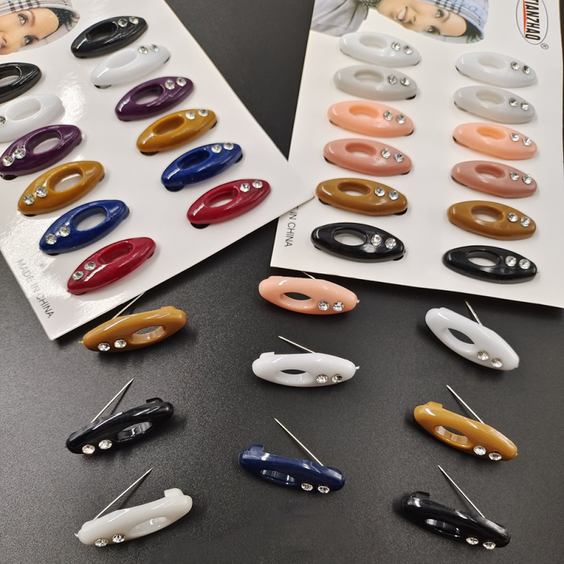 Broš od plastike, kapkovitog oblika, dijamantno ukrašena, ženski modni dodatak (Materijal: Plastika; Oblik: Kapkovitog oblika; Obrada: Dijamant; Publika: Žene)