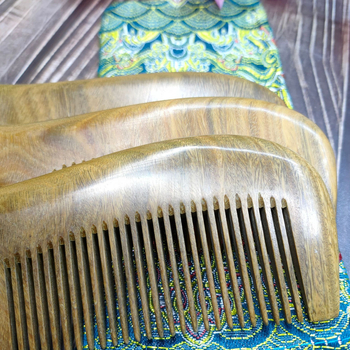 Ξύλινο χτένι, υλικό: sandalwood/rosewood, προέλευση: Min county, Anhui, φινίρισμα επιφανείας: grind, σχέδιο: τοπίο λουλουδιών