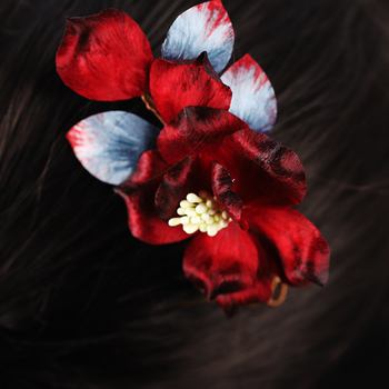 Selyem virág hajfésű, kézműves, ősi stílus (Anyag: Selyem; Forma: Virág; Feldolgozás: Kézzel készített; Stílus: Ősi)