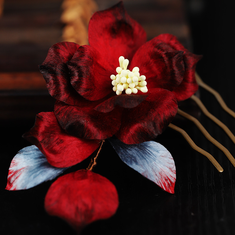 Selyem virág hajfésű, kézműves, ősi stílus (Anyag: Selyem; Forma: Virág; Feldolgozás: Kézzel készített; Stílus: Ősi)