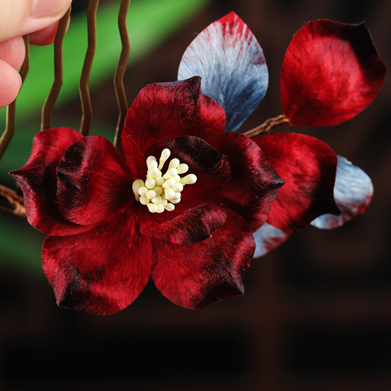 Selyem virág hajfésű, kézműves, ősi stílus (Anyag: Selyem; Forma: Virág; Feldolgozás: Kézzel készített; Stílus: Ősi)